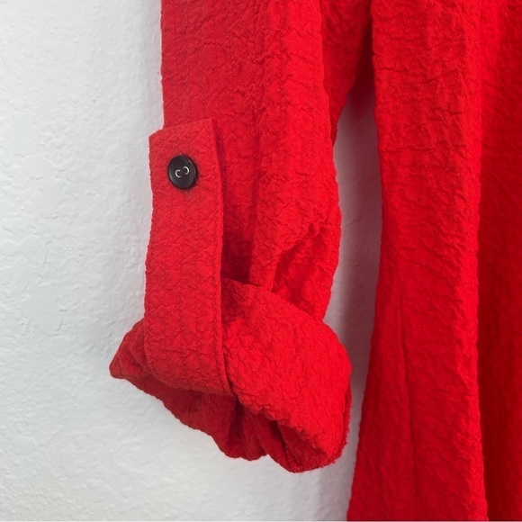 Ali Miles Red Crinkle Fabric Roll Tab Sleeve Tunic Top Size M Asymmetric Hem - Picture 4 of 9